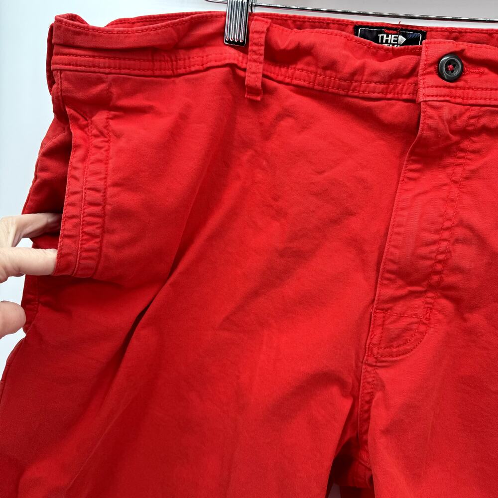 The North Face Shorts Mens 40 (40x9.5 ACTUAL) Red Chino Classic‎ + Pockets - Picture 3 of 7